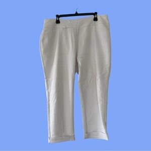 Pull on stretchy white capris